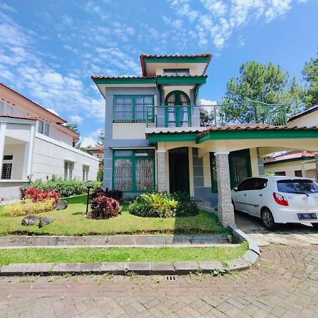Villa Semesta Cikundul Екстер'єр фото