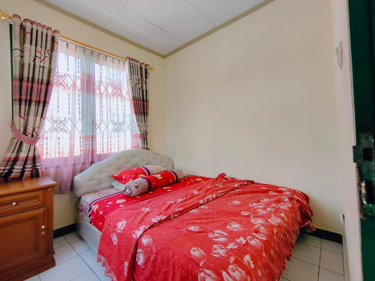 Villa Semesta Cikundul Екстер'єр фото