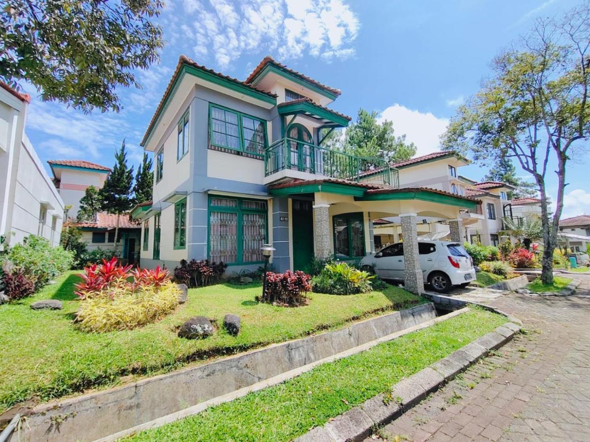 Villa Semesta Cikundul Екстер'єр фото